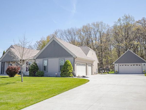 20805 Windsor DRIVE, New Berlin, WI 53146