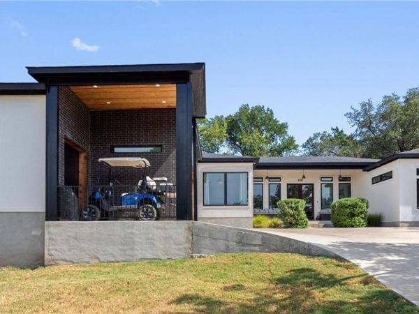418 S Venture Boulevard, Point Venture, TX 78645