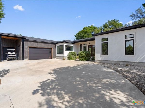 418 S Venture Boulevard , Leander, TX 78645