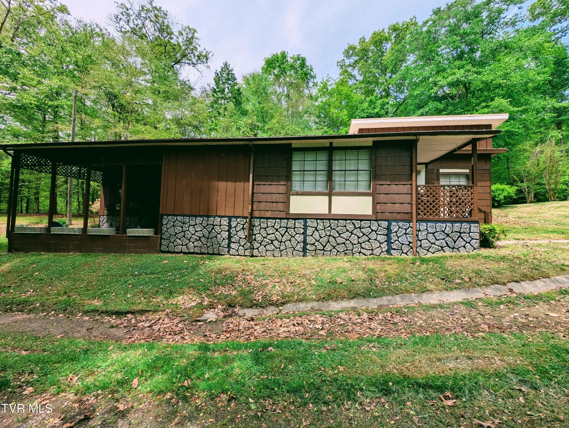 380 Hospital Drive, Clintwood, VA 24228 Main Photo