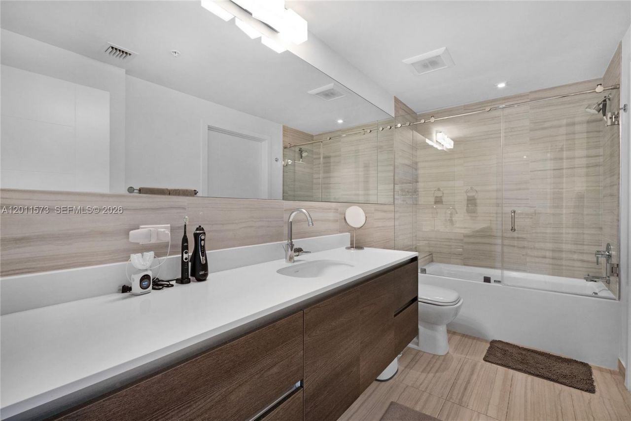 301 Altara Ave, Unit 823, Coral Gables, FL 33146 Photo