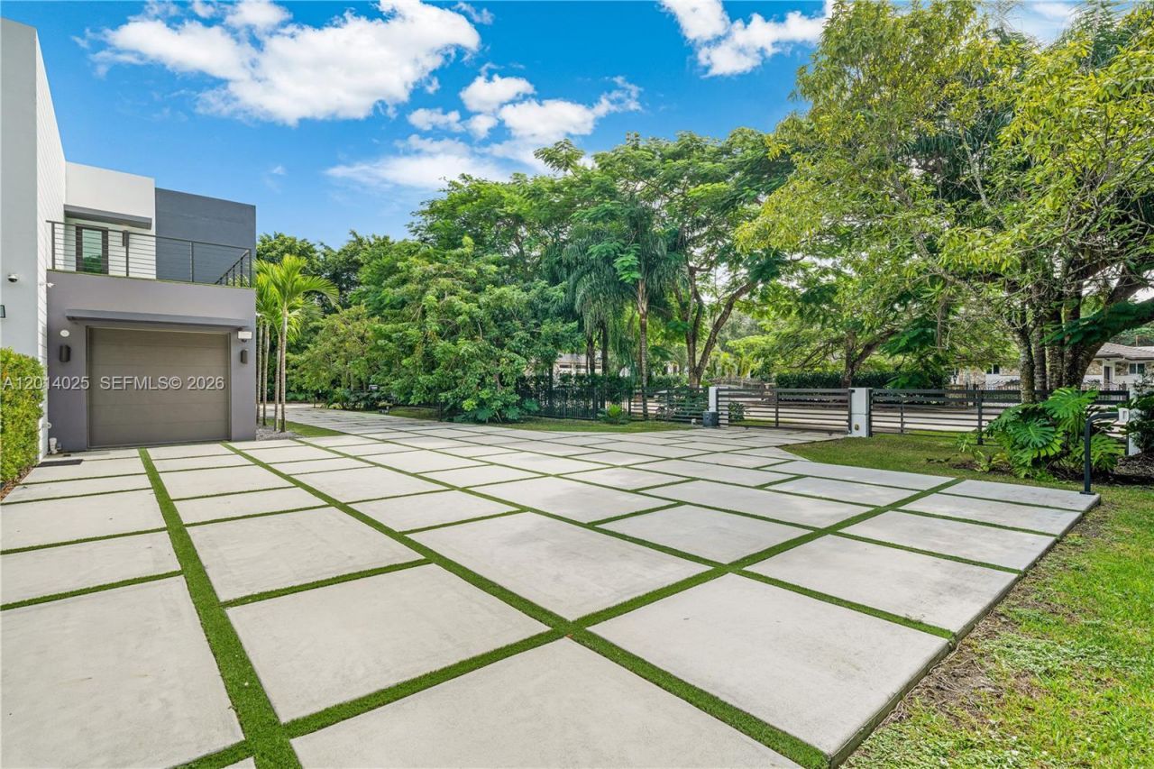 6695 SW 112th St, Pinecrest, FL 33156 Photo