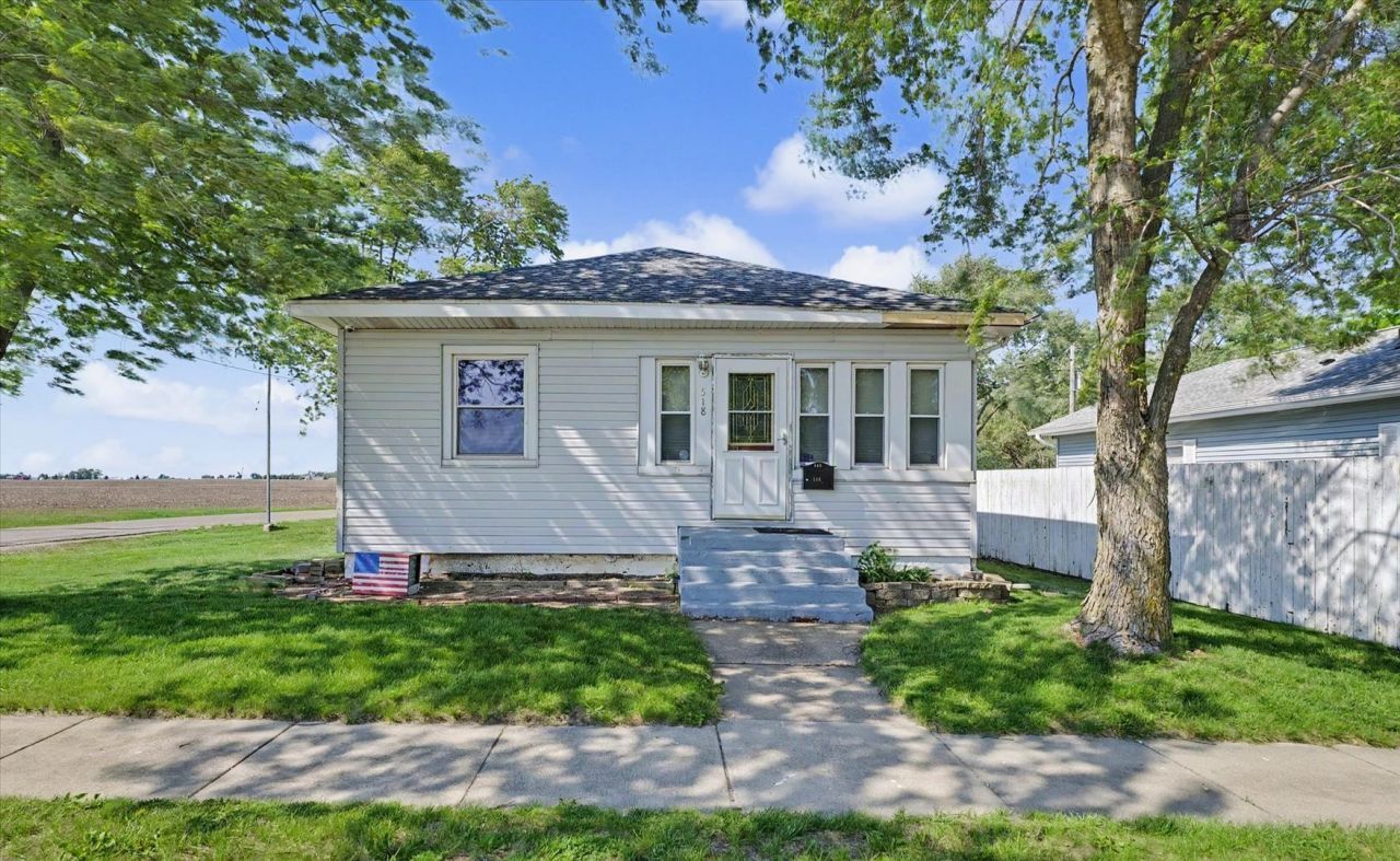 518 W Harrison Street, Villa Grove, IL 61956 Main Photo