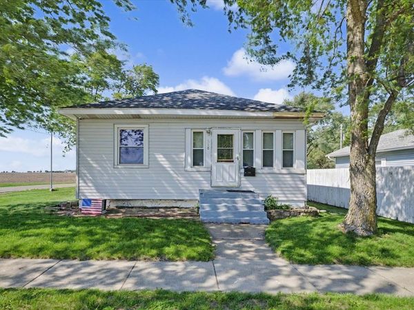 518 W Harrison Street, Villa Grove, IL 61956