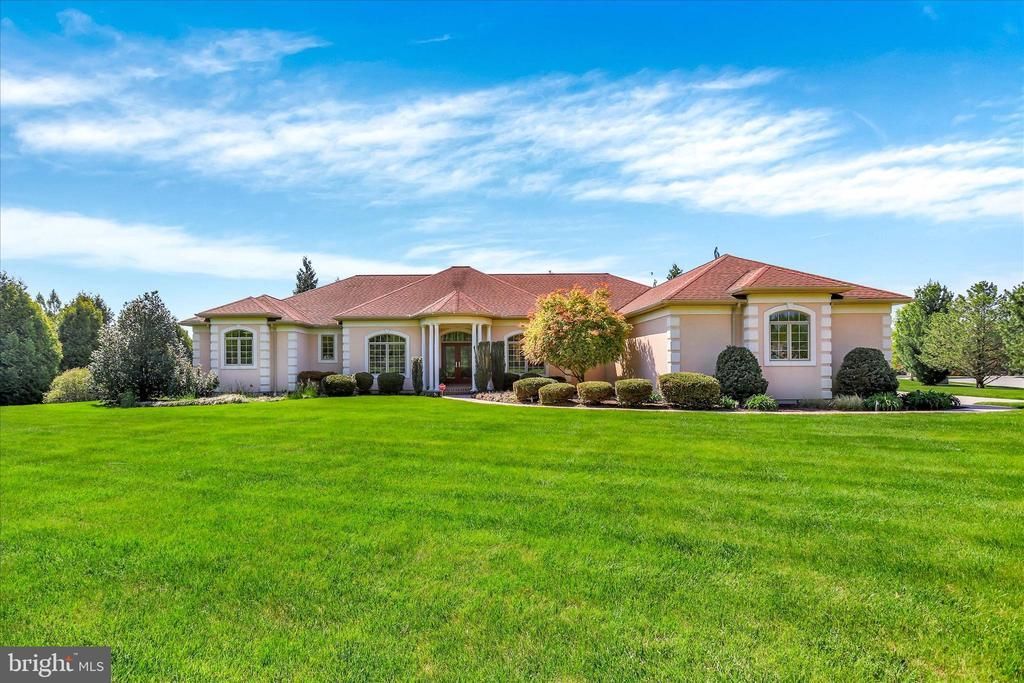 221 HICKORY LANE, HANOVER, PA 17331