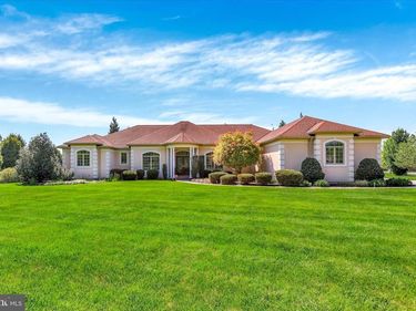 221 HICKORY LANE, HANOVER, PA 17331