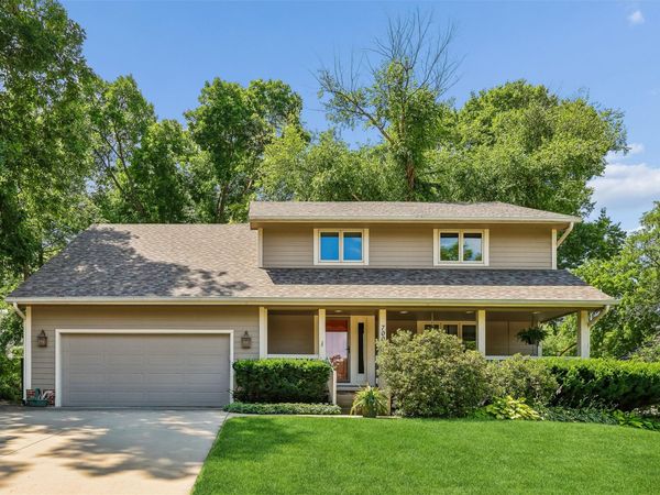 7008 Rocklyn Circle, Urbandale, IA 50322