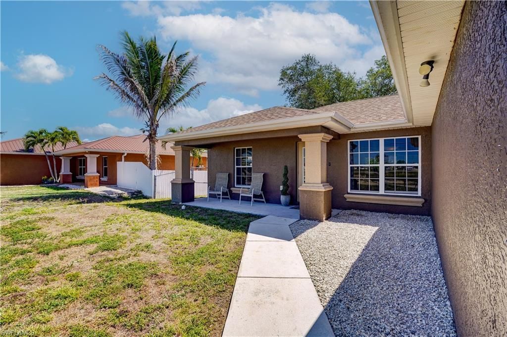 1427 NE Juanita Pl, Cape Coral, FL 33909 Photo