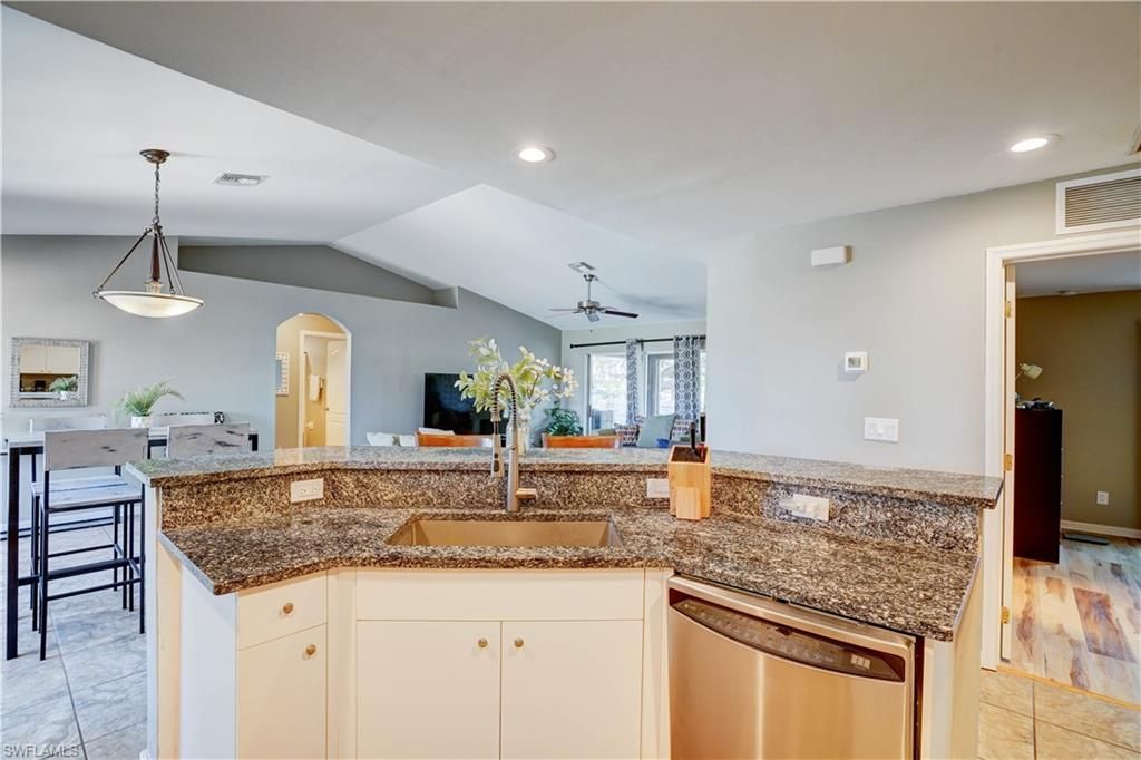 1427 NE Juanita Pl, Cape Coral, FL 33909 Photo
