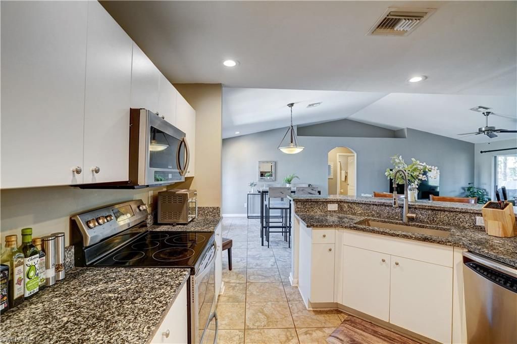 1427 NE Juanita Pl, Cape Coral, FL 33909 Photo