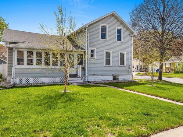 933 LAWRENCE STREET, Appleton, WI 54914