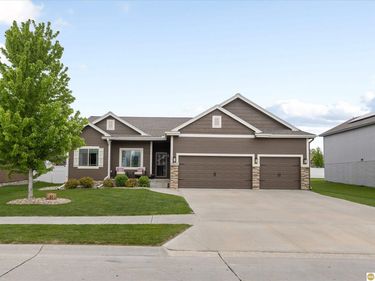 1925 Canyon Street , Bellevue, NE 68123