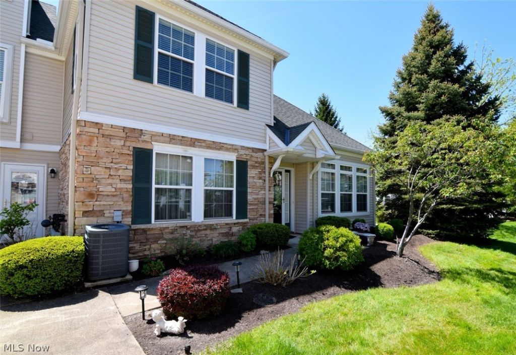 362 E Legend Court, Unit B, Highland Heights, OH 44143 Main Photo