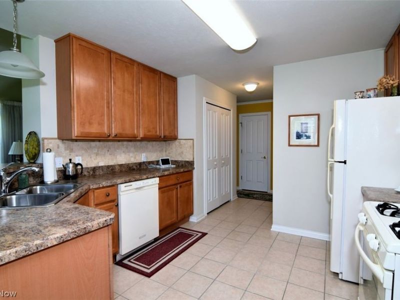 362 E Legend Court, Unit B, Highland Heights, OH 44143 Photo 13