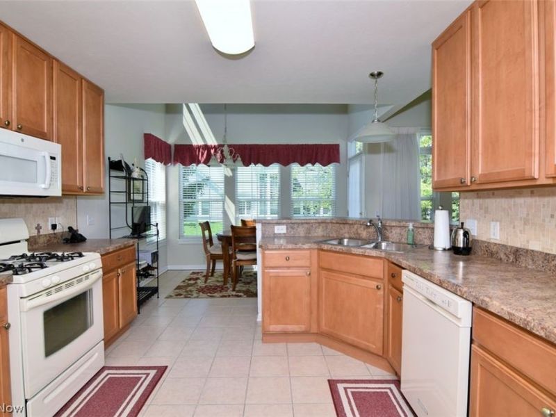 362 E Legend Court, Unit B, Highland Heights, OH 44143 Photo 9