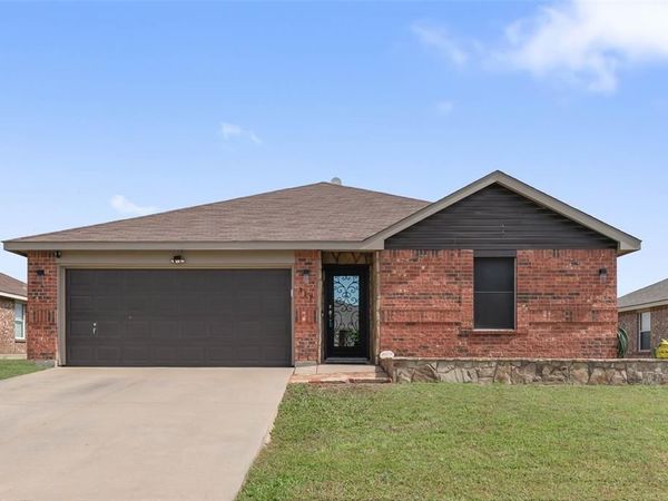 317 Quail Crossing Drive, Sanger, TX 76266