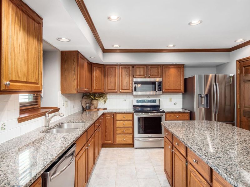 6855 Roundwood Court, Dublin, OH 43016 Photo 11