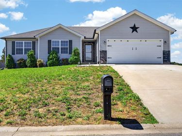 1360 Winnipeg Way , Bowling Green, KY 42101