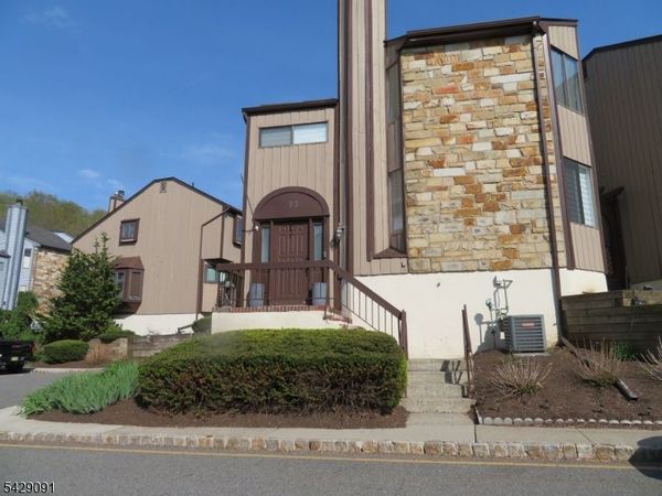 73 Edinborough Ct, Washington, NJ 07840