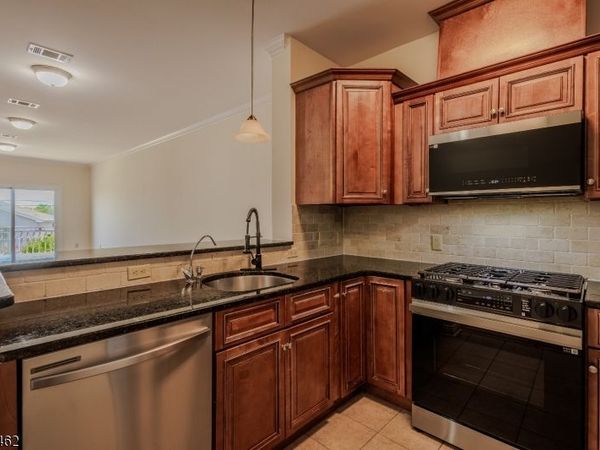 29 Freeman St, Newark, NJ 07105