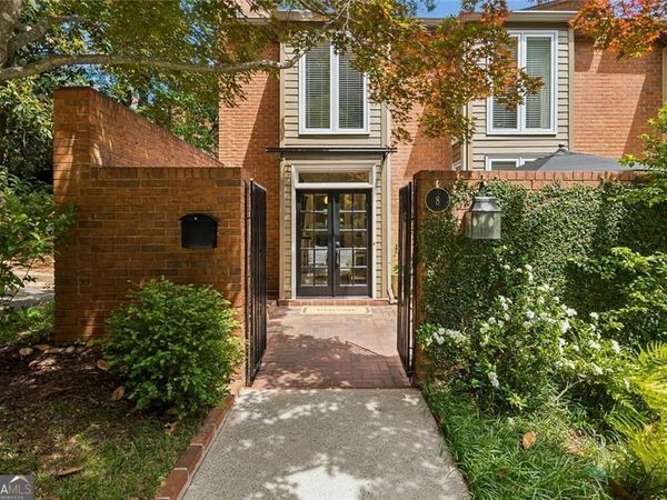 8 Willow Glen NE, Atlanta, GA 30342