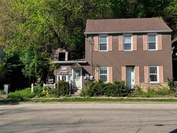 2611 Central Avenue, Dubuque, IA 52001
