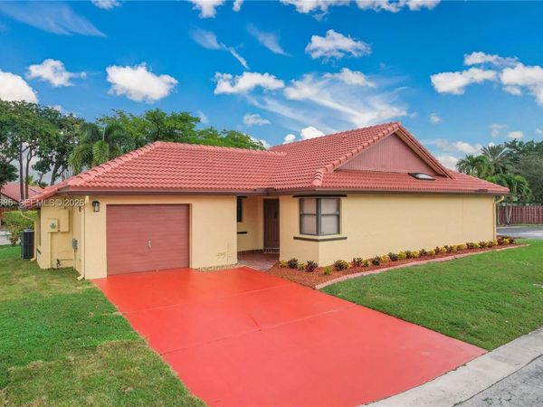 11301 SW 4th ST , Pembroke Pines, FL 33025