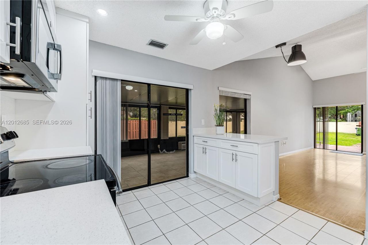 11301 SW 4th St , Pembroke Pines, FL 33025 Photo