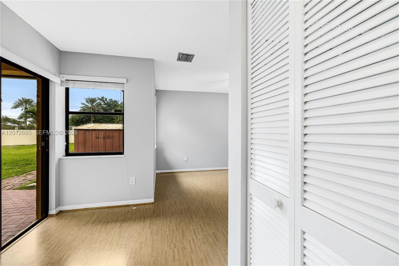 11301 SW 4th St , Pembroke Pines, FL 33025 Photo