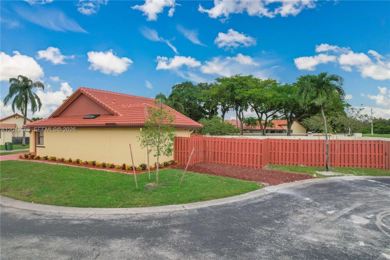 11301 SW 4th St , Pembroke Pines, FL 33025 Photo