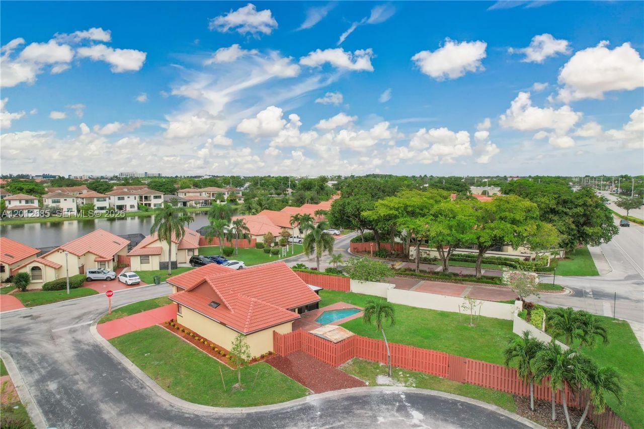 11301 SW 4th St , Pembroke Pines, FL 33025 Photo