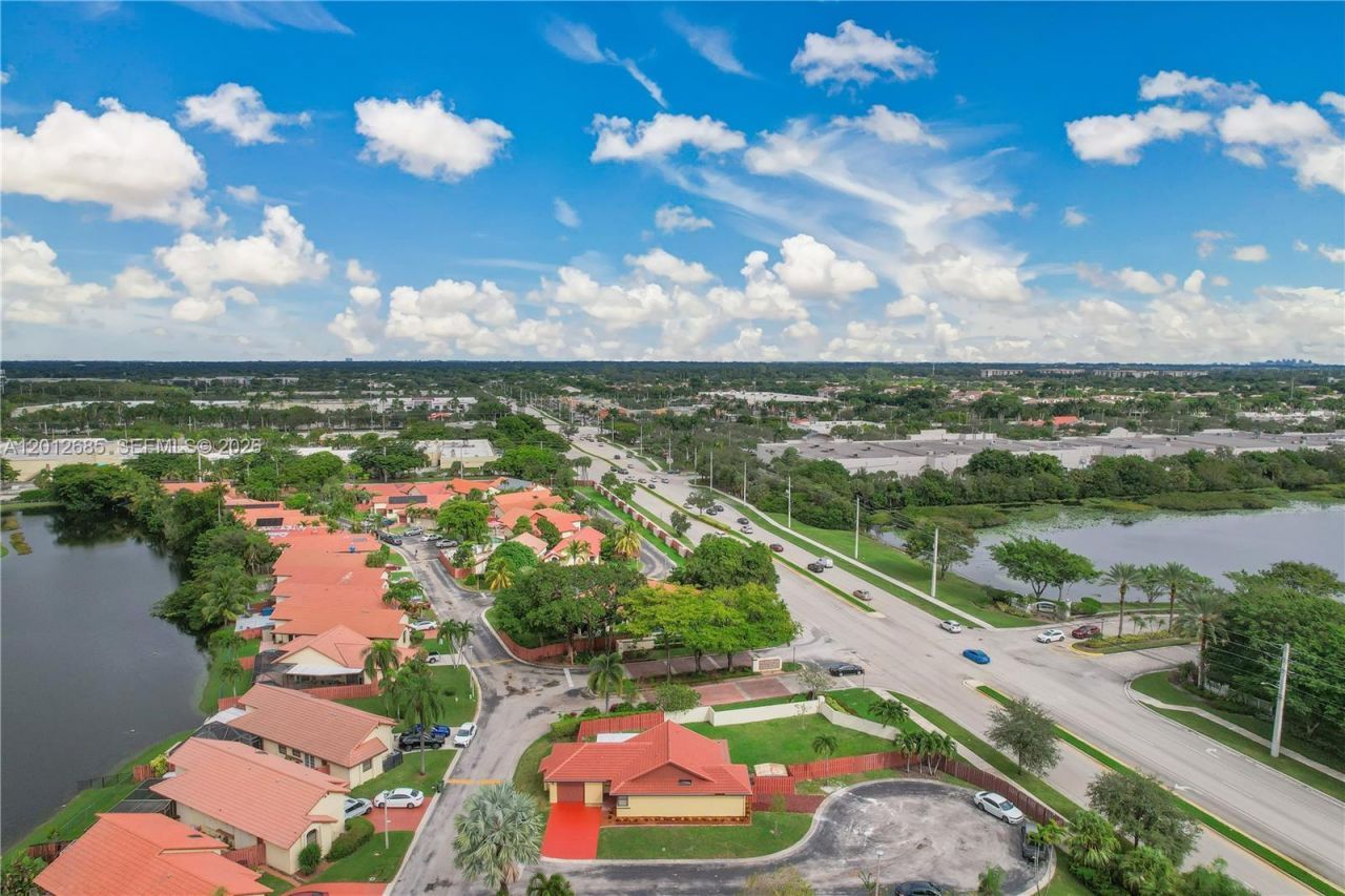 11301 SW 4th St , Pembroke Pines, FL 33025 Photo
