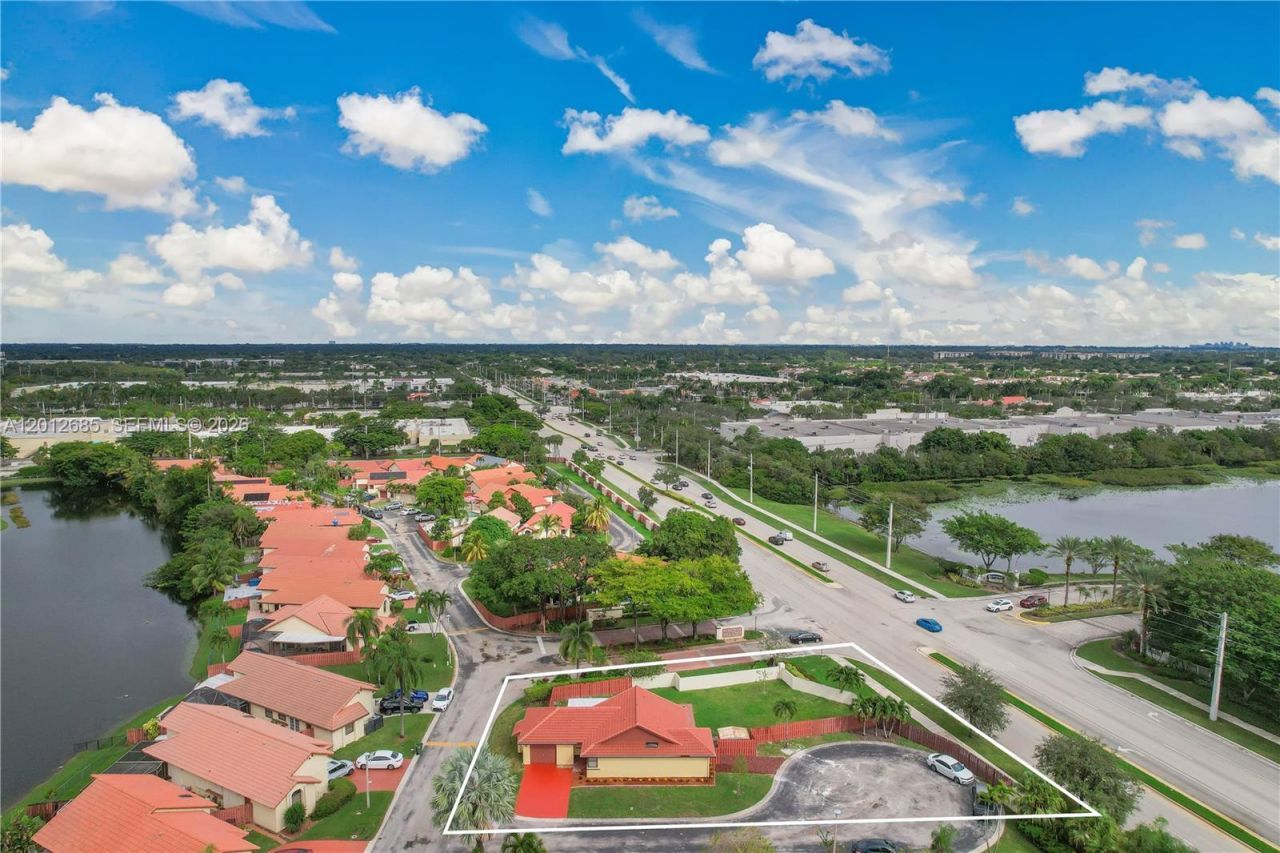 11301 SW 4th St , Pembroke Pines, FL 33025 Photo