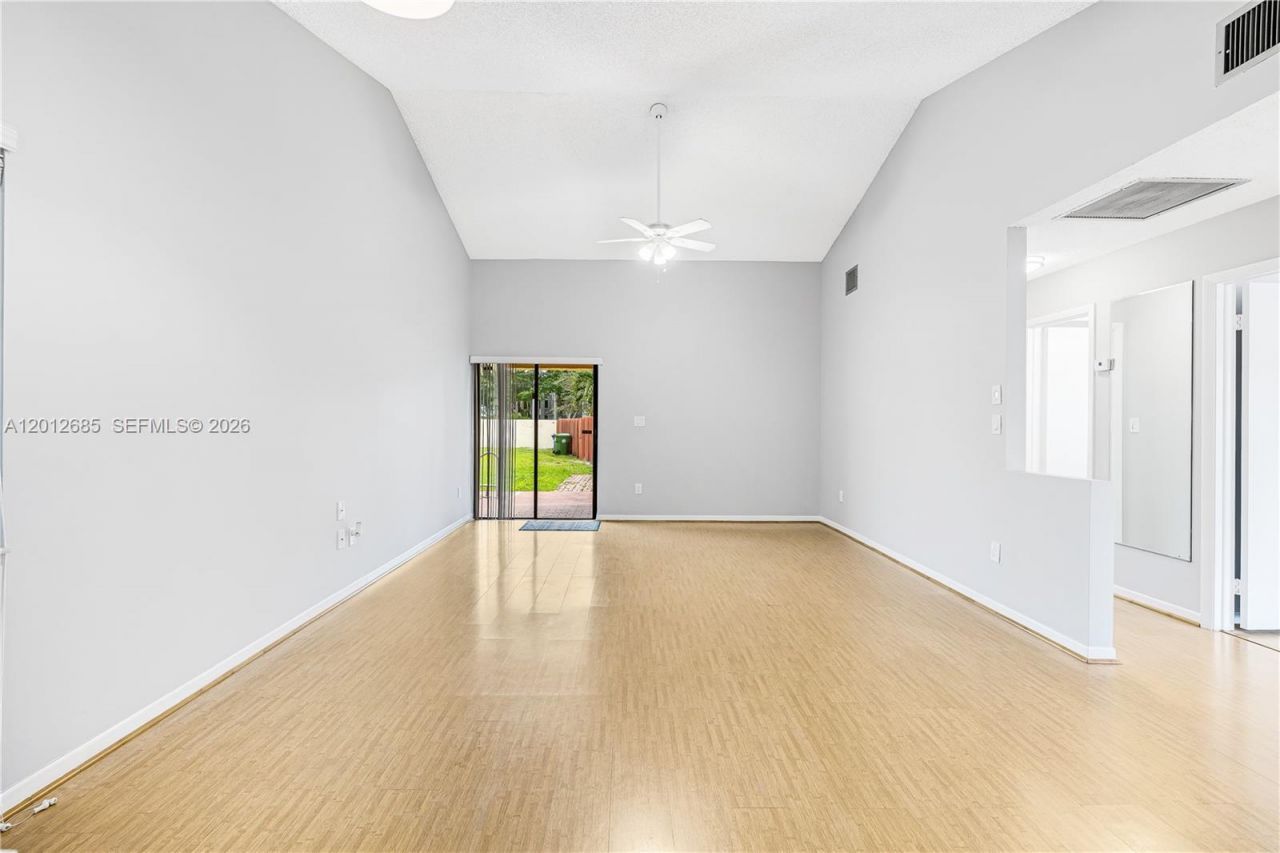 11301 SW 4th St , Pembroke Pines, FL 33025 Photo