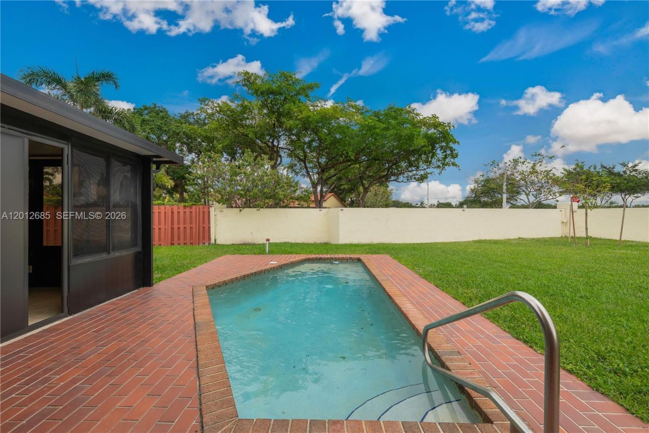 11301 SW 4th St , Pembroke Pines, FL 33025 Photo