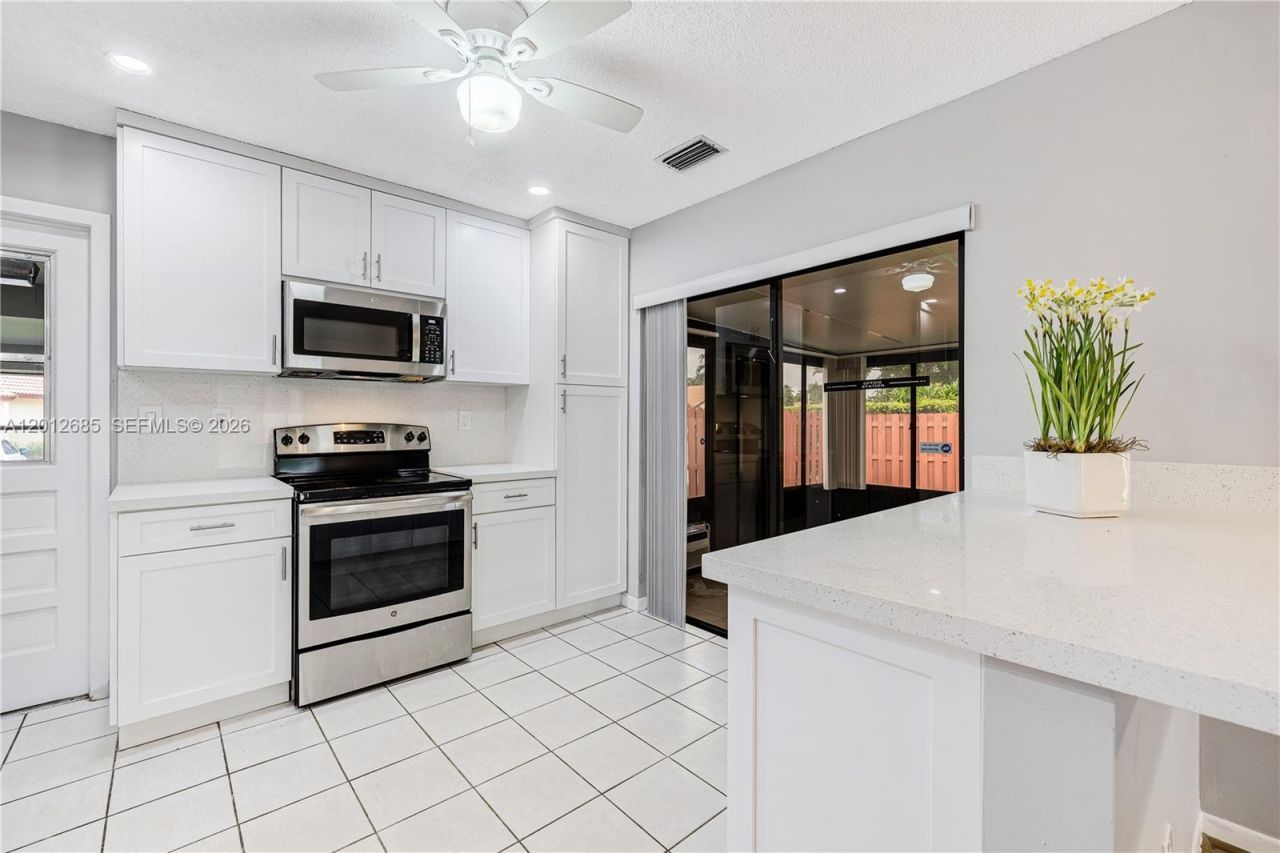 11301 SW 4th St , Pembroke Pines, FL 33025 Photo