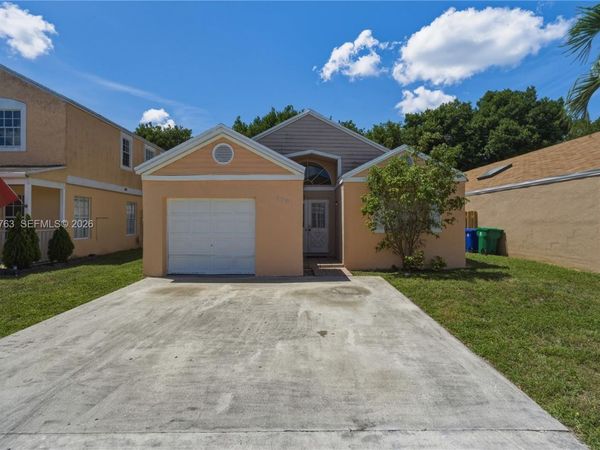 9992 Periwinkle St, Miramar, FL 33025