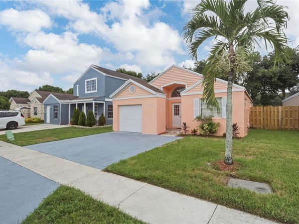 9992 Periwinkle St, Miramar, FL 33025