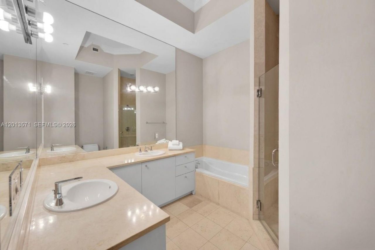 19900 E Country Club Dr, Unit 116, Aventura, FL 33180 Photo