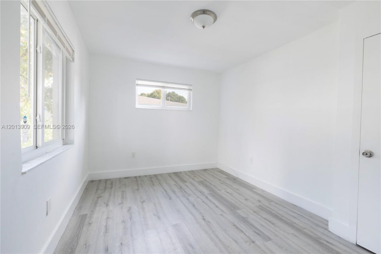 1091 SW 4th St , Unit 1, Miami, FL 33130 Photo