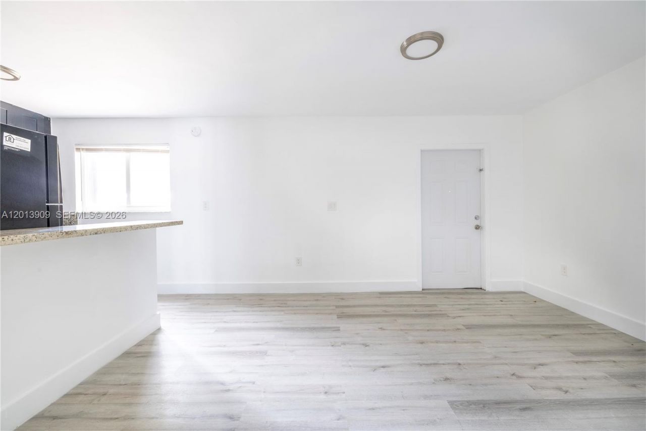1091 SW 4th St , Unit 1, Miami, FL 33130 Photo