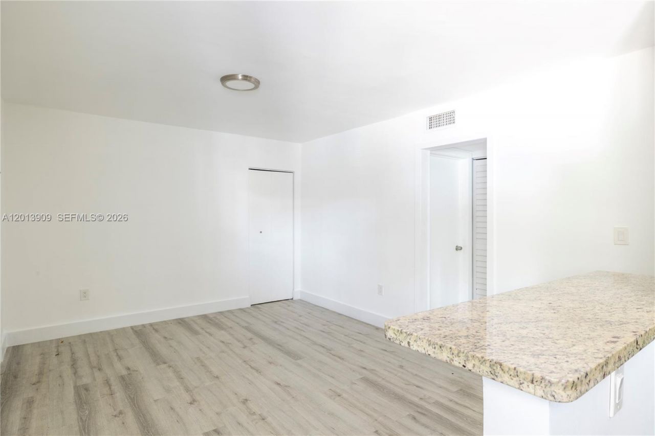 1091 SW 4th St , Unit 1, Miami, FL 33130 Photo
