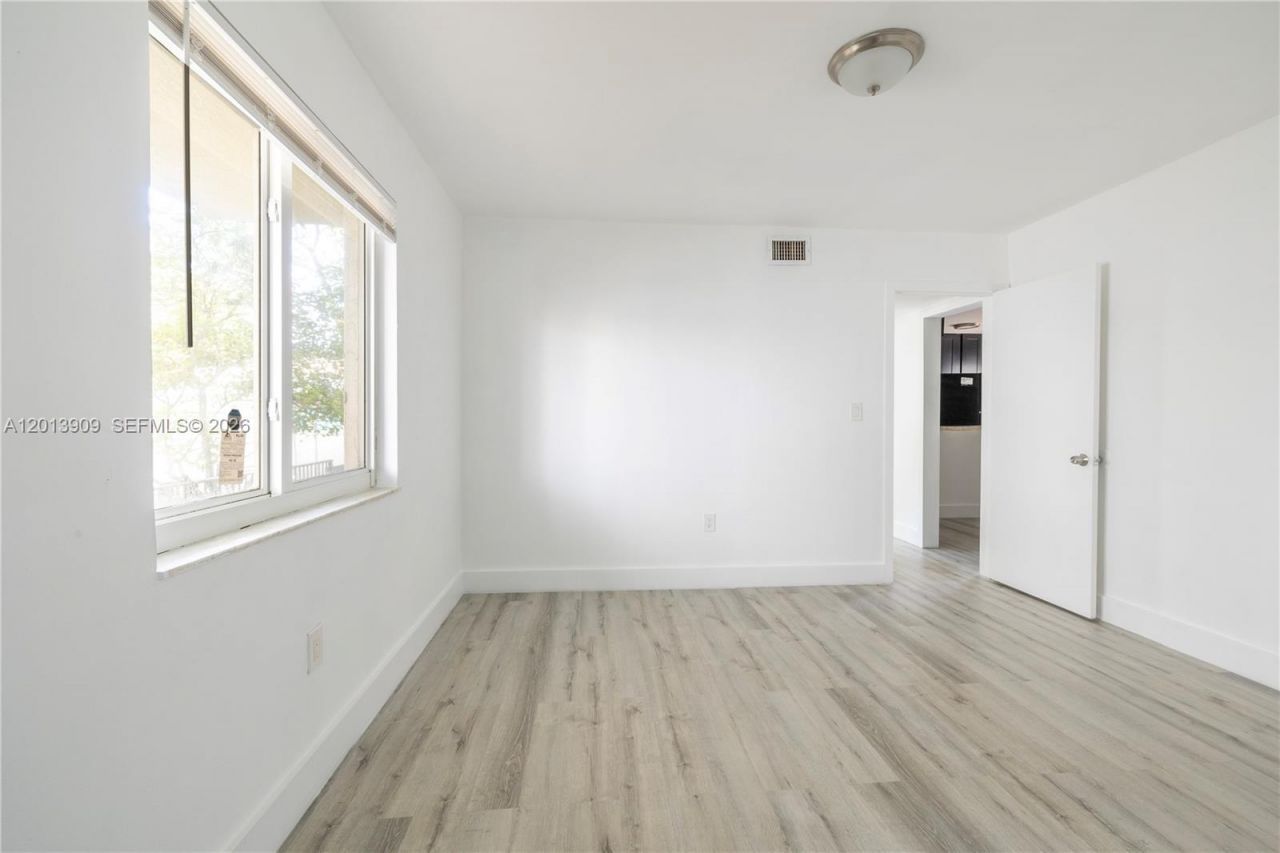 1091 SW 4th St , Unit 1, Miami, FL 33130 Photo