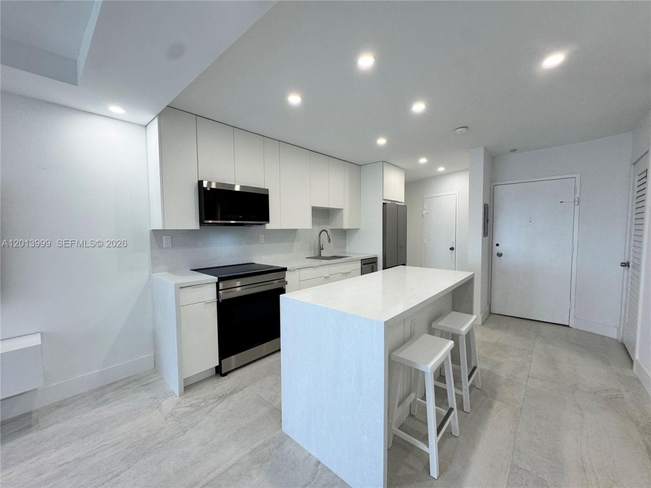 2899 Collins Ave , Unit 1414, Miami Beach, FL 33140 Photo