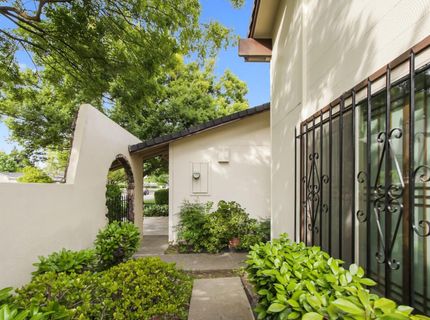 5883 Kahara Ct, Sacramento, CA 95822 Photo