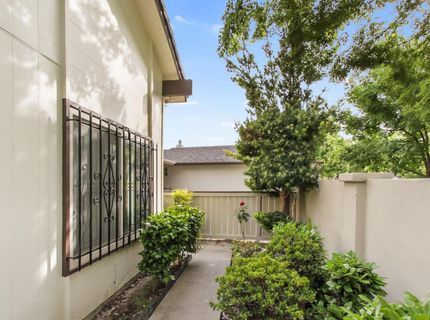 5883 Kahara Ct, Sacramento, CA 95822 Photo