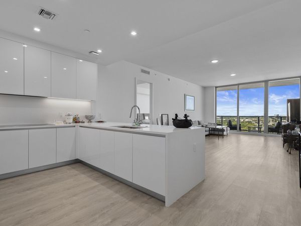 220 Lake Shore Drive, Unit 1913, Lake Park, FL 33403