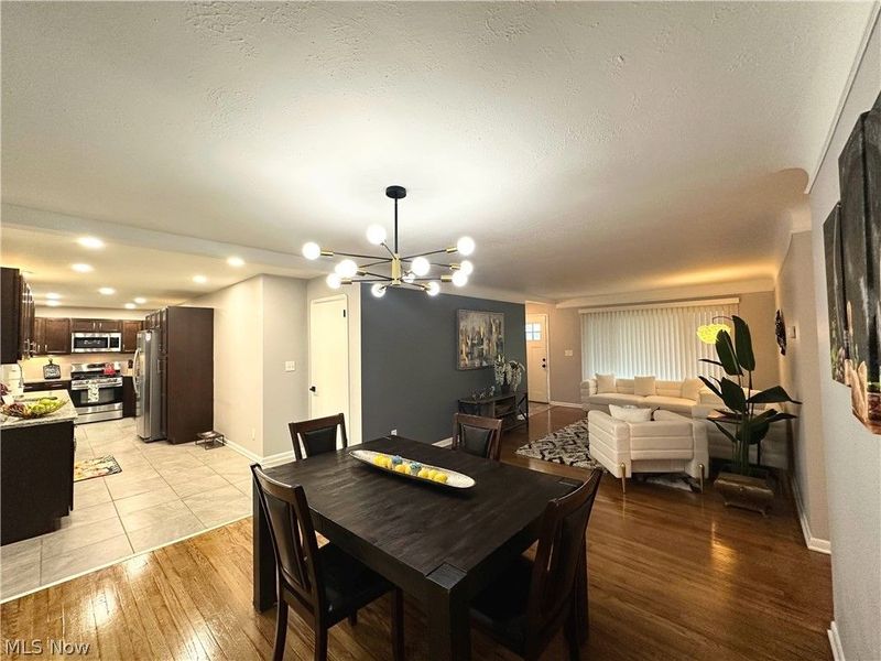 244 Starlight Drive, Seven Hills, OH 44131 Photo 3