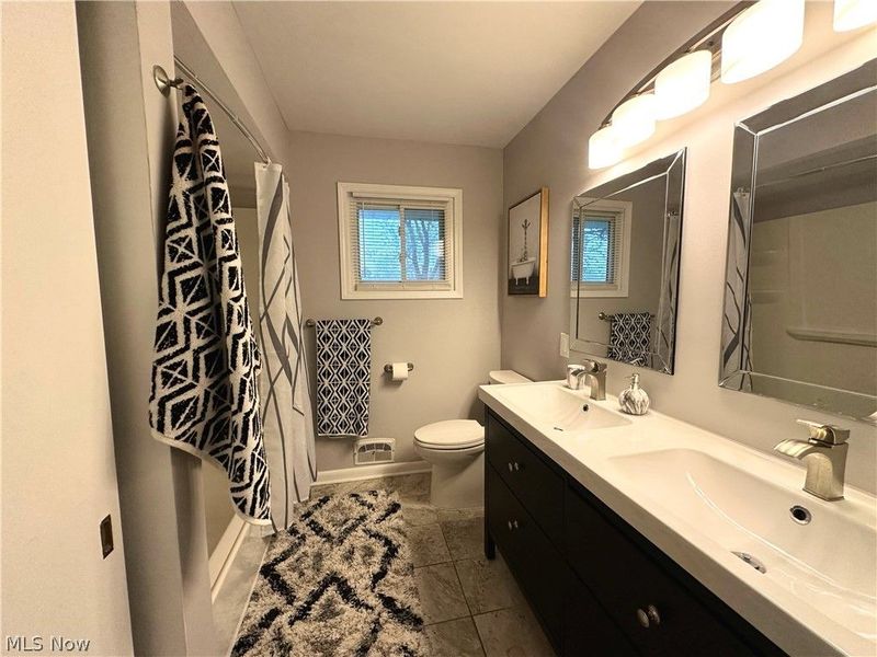 244 Starlight Drive, Seven Hills, OH 44131 Photo 5