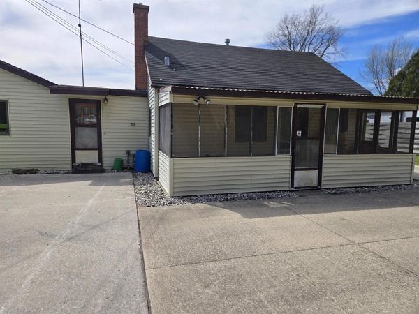 2020 HERMAN ROAD, Manitowoc, WI 54220